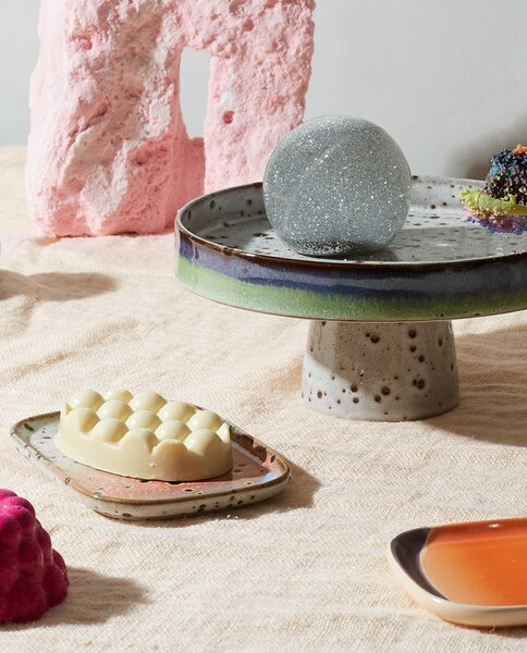 Sivý keramický podnos na nohe 70s Comet - Ø 21*10cm - HKLIVING