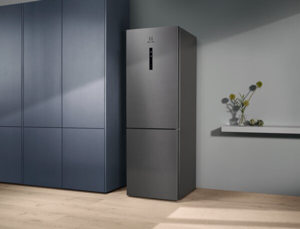 Electrolux LNC7ME32X3 - Kombinovaná chladnička