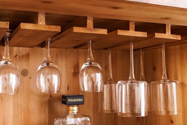 Dizajnová barová skrinka Winebar 90 cm borovica