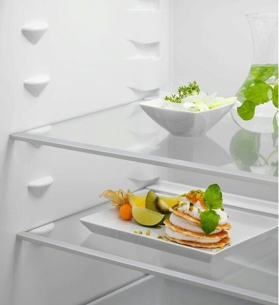 Electrolux ENA7NE18S - Chladnička kombinovaná zabudovateľná