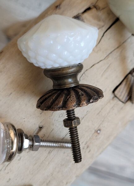Biela sklenená úchytka Ria - Ø 3,5 cm - Chic Antique