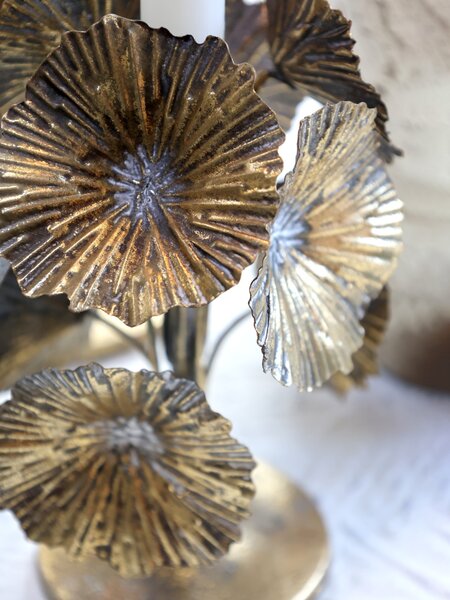 Bronzový antik kovový svietnik zdobený kvetmi Flower - Ø 14*20cm - Chic Antique