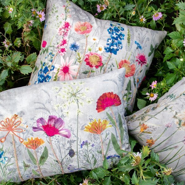Béžový vyšívaný vankúš rozkvitnutá lúka Flowers Poppy - 45*45*15cm - Mars & More