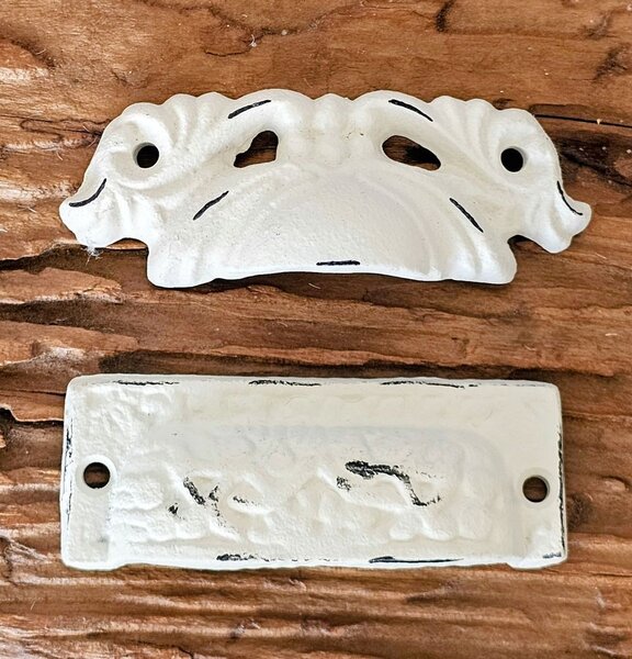 Krémová antik liatinová úchytka - 10*2*3,5 cm - Chic Antique