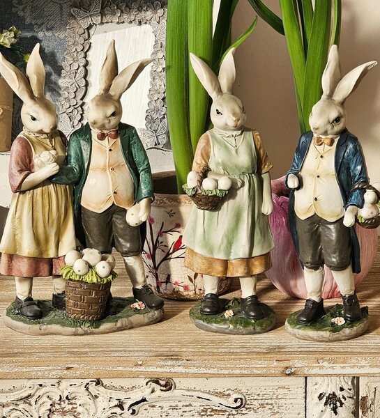 Dekorácia zajačik v modrom kabáte s košíkom vajíčok - 9*7*25 cm - Clayre & Eef