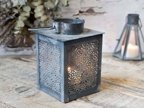 Sivá plechová antik lampáš s kvetmi Flower - 8,5 *8,5*12 cm - Chic Antique