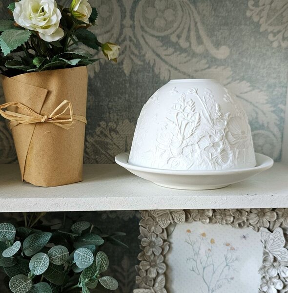 Biely porcelánový svietnik na čajovú sviečku s kvetinami Paollo - Ø 12*8 cm - Clayre & Eef