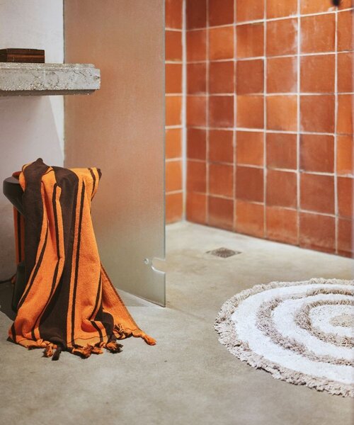 Béžová okrúhla bavlnená kúpeľňová predložka Bath mat - Ø 80 cm - HKLIVING