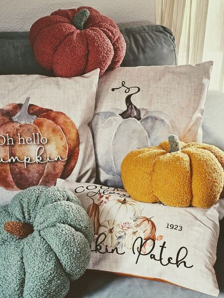 Béžovo-oranžová obliečka na vankúš s tekvicou Pumpkin Patch - 45*45 cm - Clayre & Eef