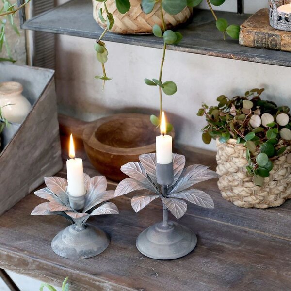 Zinkový antik kovový svietnik na úzku sviečku s kvetom Flower - Ø 12*9 cm - Chic Antique