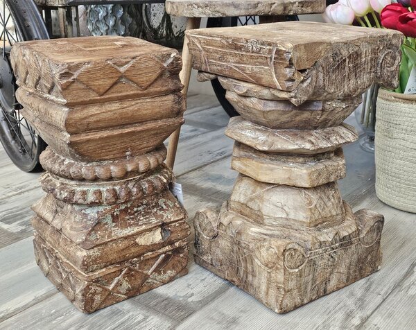 Hnedý drevený podstavec / stôl s rezbou Grimaud Unit - 25*25*38 cm - Chic Antique