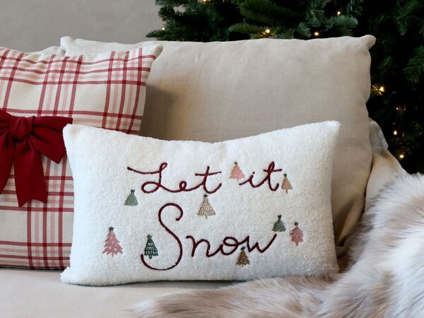 Biela chlpatá obliečka na vankúš so stromčekmi Let it Snow - 35*50 cm - Chic Antique