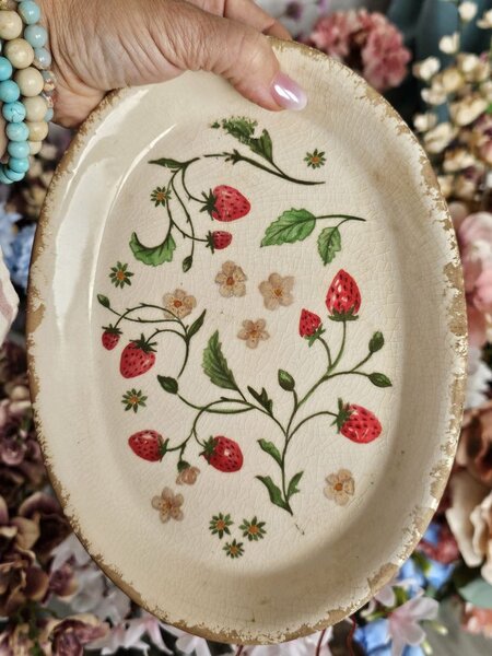 Keramický oválny podnos s jahôdkami Wild Strawberries - 25*18*3cm - Clayre & Eef