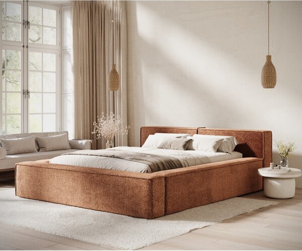 Oranžová čalúnená dvojlôžková posteľ s úložným priestorom s roštom 160x200 cm Voliera – Maison de Rêve