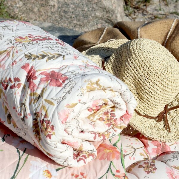 Krémový bavlnený prehoz s kvetmi Aix Quilt Wild Flowers - 130*180 cm - Chic Antique