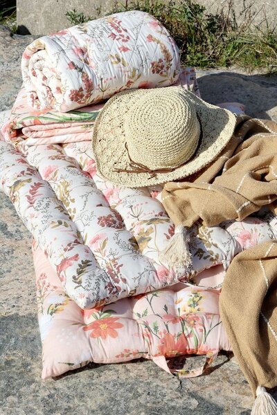 Krémový matrac s kvetmi Aix Quilt Wild Flowers - 60*100 cm - Chic Antique