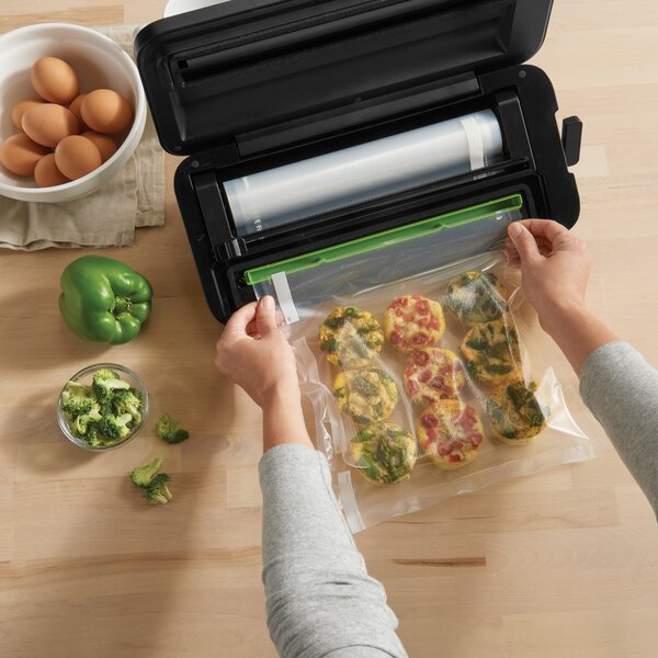 Kompaktná vákuová zváračka fólií FoodSaver VS2190X