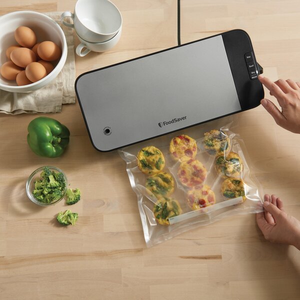 Kompaktná vákuová zváračka fólií FoodSaver VS2190X