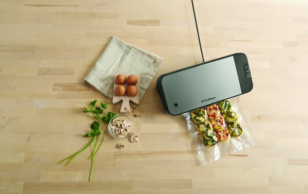 Kompaktná vákuová zváračka fólií FoodSaver VS2190X