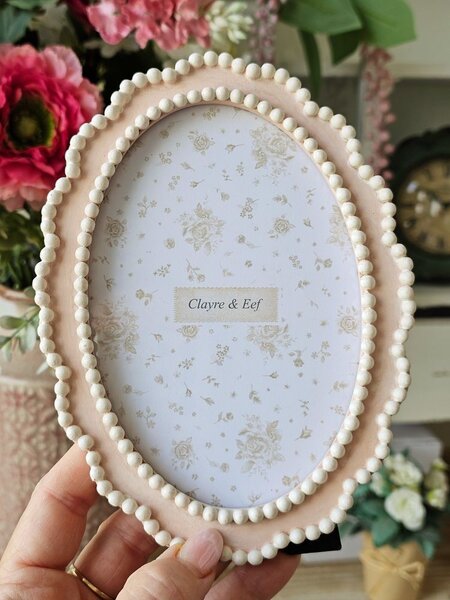 Ružový oválny fotorámik s bielymi perličkami - 13*2*18 cm / 10*15 cm - Clayre & Eef