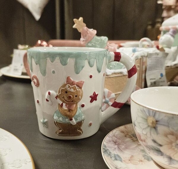 Biely keramický hrnček s perníčkom Gingerbread - 13*10*10 cm / 400 ml - Clayre & Eef