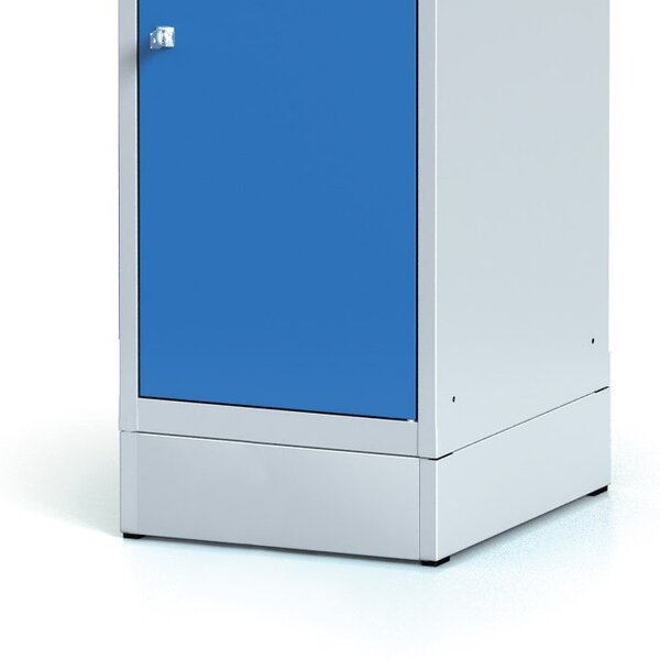 Šatníková skrinka S6 na sokli s úložnými boxami, 2 boxy, 1920 x 400 x 500 mm, otočný zámok, modré dvere