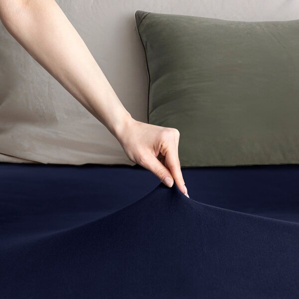 Tmavomodrá napínacia plachta jersey 140x200 cm Amber – Restilo