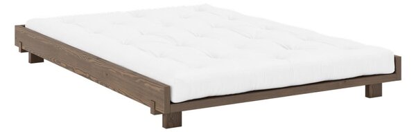 Hnedá dvojlôžková posteľ z borovicového dreva s roštom 140x200 cm Social – Karup Design