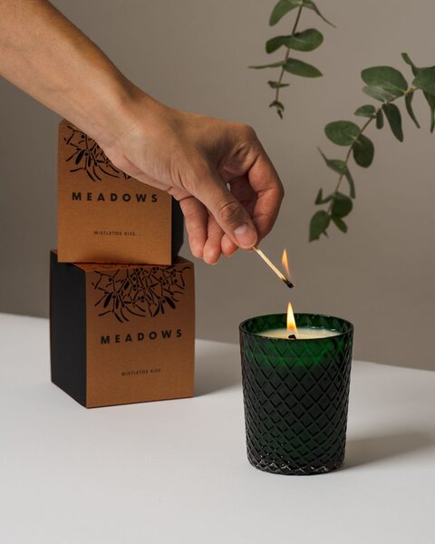 Vonná sviečka Meadows Mistletoe Kiss 200 g