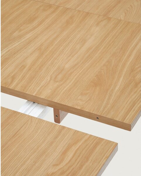 Rozkladací jedálenský stôl s prídavnou doskou s doskou v dubovom dekore 95x200 cm Arlen – Kave Home