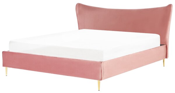EU posteľ veľkosti king ružová zamat čalúnený rám Kovové nohy Lamelová základňa Čelo postele Moderný glam štýl spálne