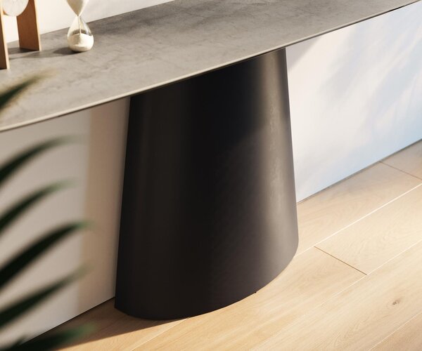 DELIFE Konzolový stolík Edge zaoblený 180×40 cm keramika betónová sivá Conos kov čierna