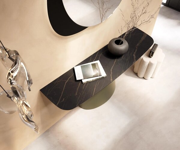 DELIFE Konzolový stolík Edge zaoblený tvar 140×40 cm keramika Laminam® Noir Desir hnedá kov titánová farba