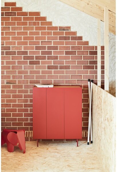Červená vysoká komoda v dekore duba 95x120 cm Arista – Teulat