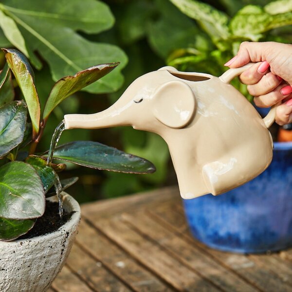 Keramická kanvička na zalievanie Elephant – Sass & Belle