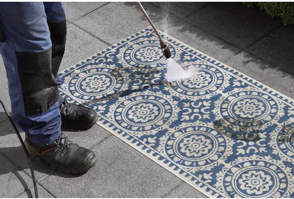 Modro-krémový vonkajší koberec NORTHRUGS Jardin, 80 x 350 cm