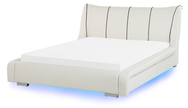 Vodná posteľ biela kožené čalúnenie 140 x 200 cm LED osvetlenie s roštom prešívané čelo redukcia vĺn moderný štýl spálňa