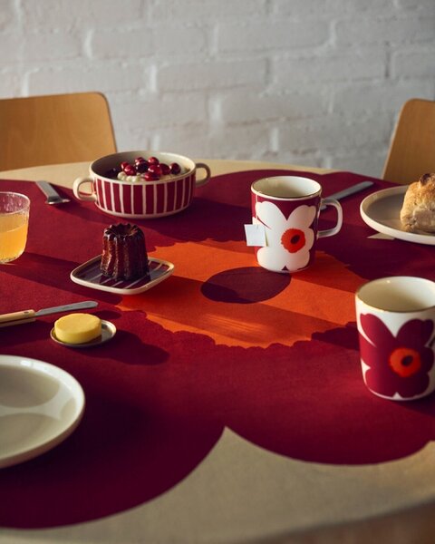 Marimekko Obrus Unikko 140x140cm, vanilka-burgundy