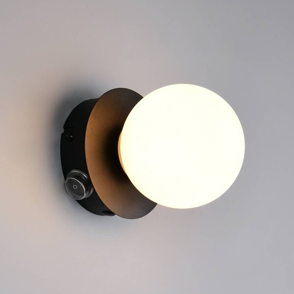 Trio Lighting Nástenné svetlo Alfio, Ø 11 cm, matná čierna, kov/sklo, IP44, Čierna, Kúpeľňa, kov, Moderný