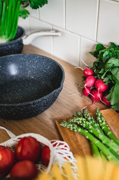 KONDELA Hlboká panvica s pokrievkou, priemer 28 cm, KAROTE