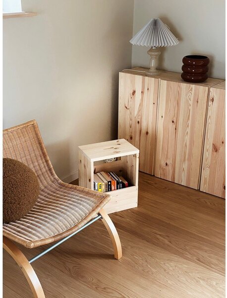 Nočný stolík z borovicového dreva v prírodnej farbe Grab It – Karup Design