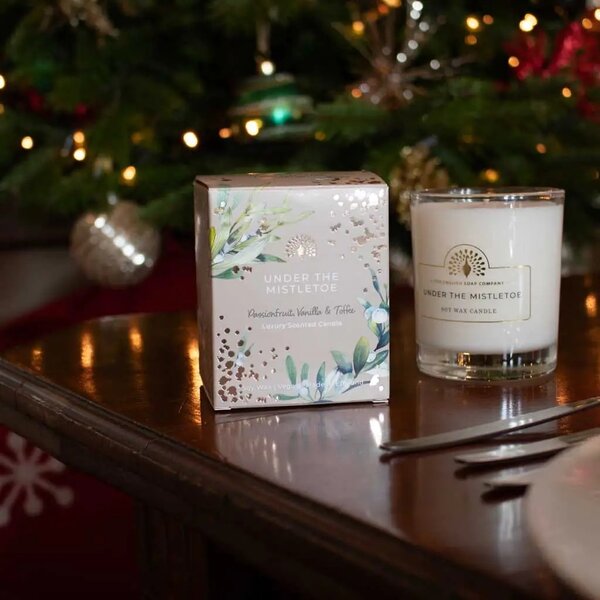 Vonná sviečka Under the Mistletoe 170 ml
