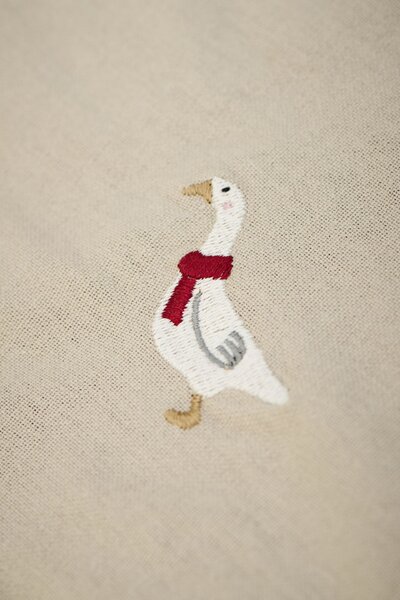 Vyšívaný obrúsok Goose