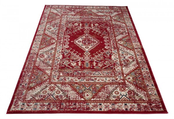 Červený obdĺžnikový koberec DUBAI BIL – polypropylén, nízky vlas Rozmer: 80x150 cm