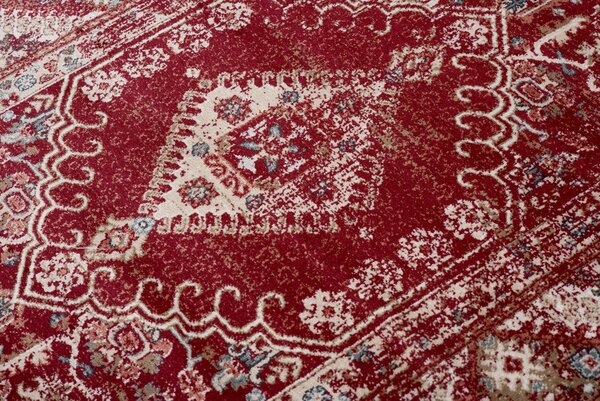 Červený obdĺžnikový koberec DUBAI BIL – polypropylén, nízky vlas Rozmer: 80x150 cm