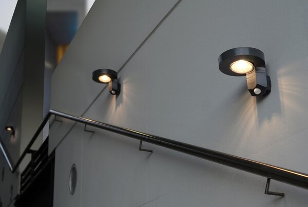 Lutec 6906702335 LED vonkajšie nástenná solárna lampa Diso 1x2W | 4000K | IP44 - s nastaviteľnou hlavou a pohybovým senzorom