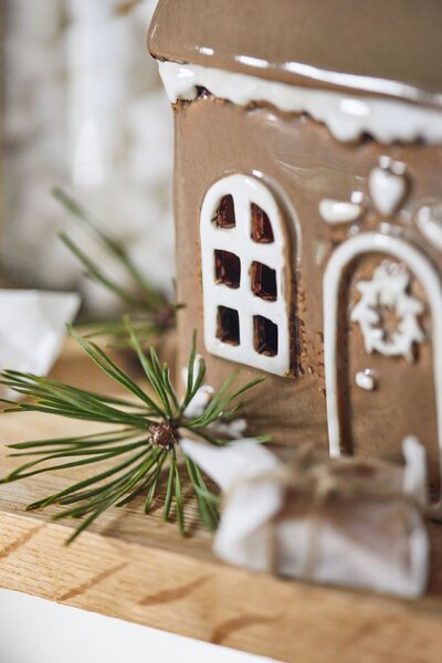 Keramický svietnik Stillenat Gingerbread Door Wreath