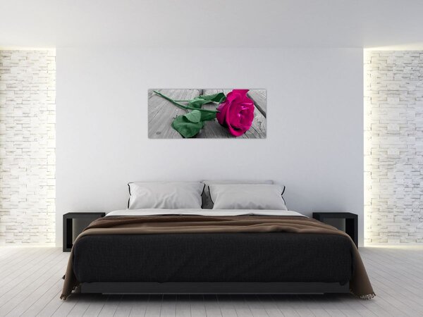 Obraz - Ružová ruža so zelenou stonkou (120x50 cm)