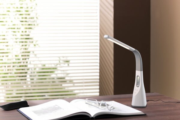 Trio R50381101 LED stolná lampička s ventilátorom Vento 1x5W | 3000-4000-6000K