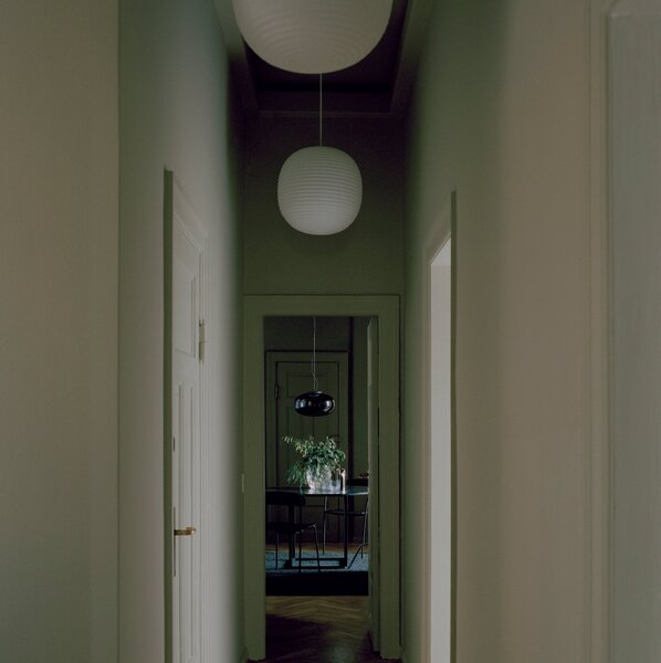 Závesné svietidlo Lantern, Small, White Opal – New Works